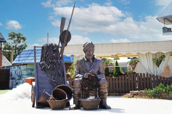 скульптура Рыбак в Приморско-Ахтарске